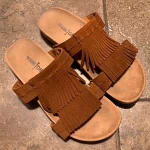 FINAL PRICE Minnetonka Daisy fringe suede sandals